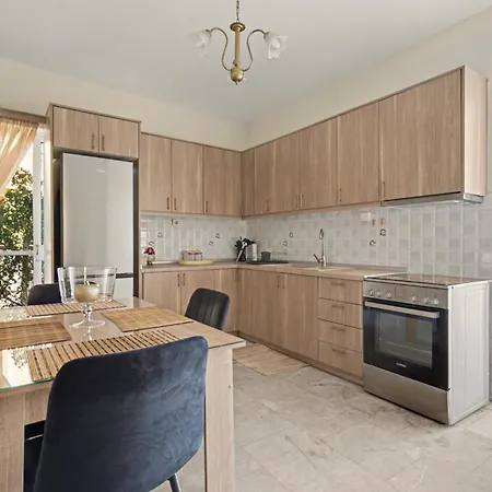 Blossom Beachfront House בית כפרי *