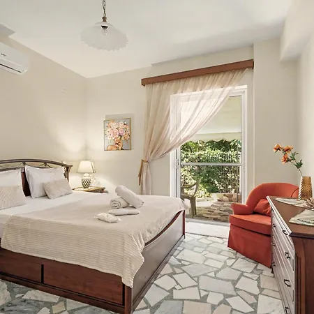 Blossom Beachfront House בית כפרי *