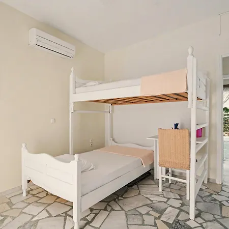 Blossom Beachfront House בית כפרי
