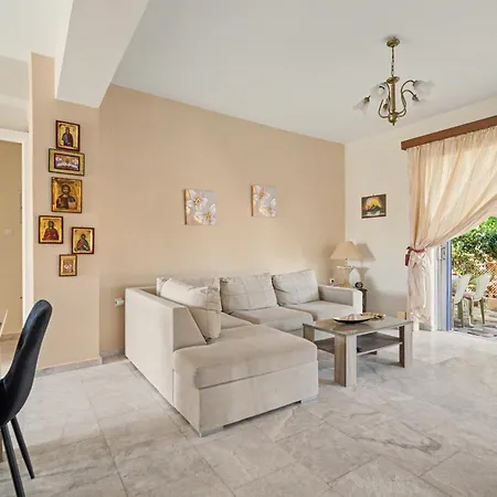 Blossom Beachfront House בית כפרי