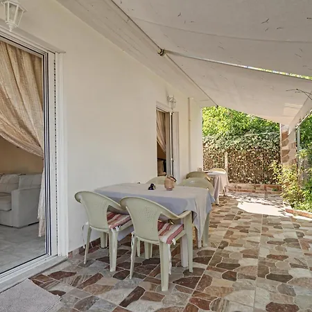 Blossom Beachfront House בית כפרי *
