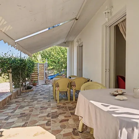בית כפרי Blossom Beachfront House