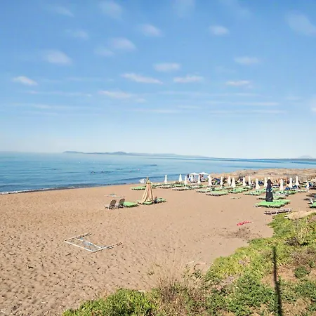 בית כפרי Blossom Beachfront House