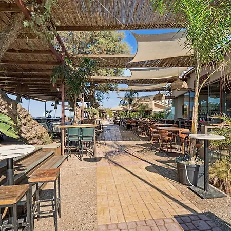 Blossom Beachfront House *
