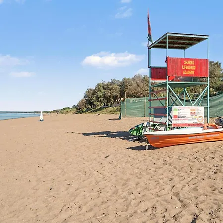 Blossom Beachfront House קורוטה